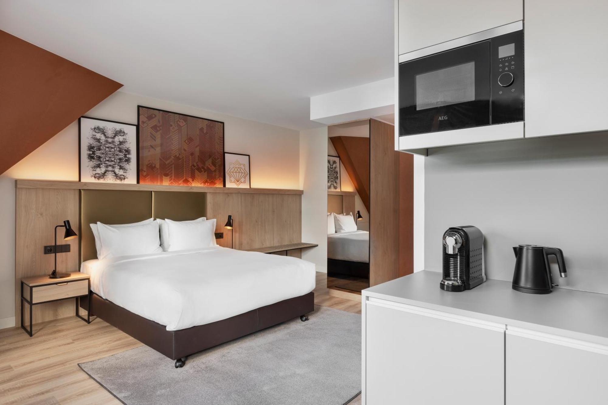 By Marriott East Aparthotel 4*